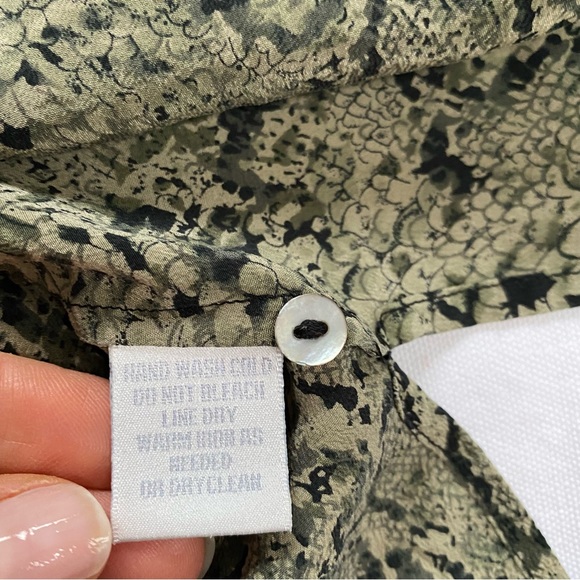 Worthington Silk Animal Print Vintage Buttoned Blouse M - Picture 9 of 10